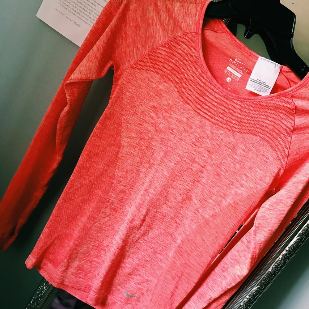 NIKE TOP
